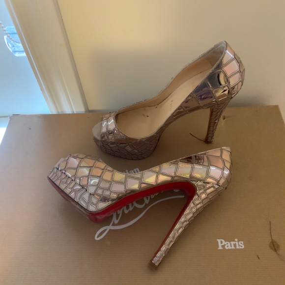 Christian Louboutain SUPER RARE ROSE GOLD - Picture 3 of 8